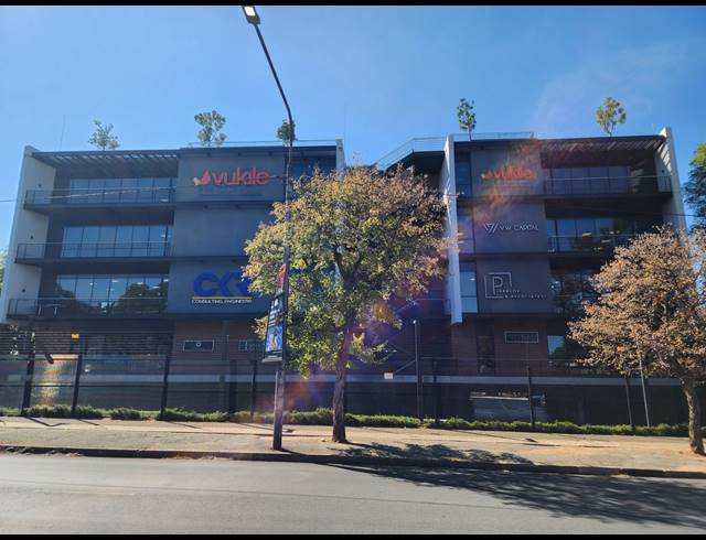412M² OFFICE TO LET IN HOUGHTON ESTATE